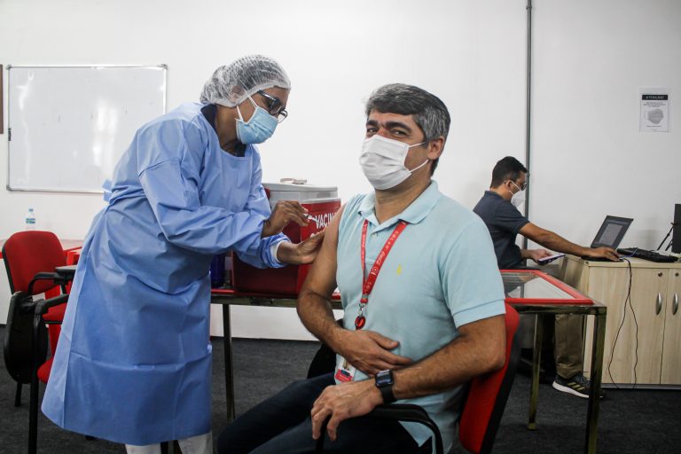 Governo do Estado vacina trabalhadores da indústria contra a Covid Empresa Maranhense de